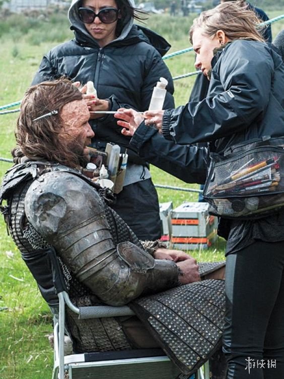 玩家资讯 正文页  鹰巢城恐怖的月门,莱莎·徒利在这里体验了有去无回