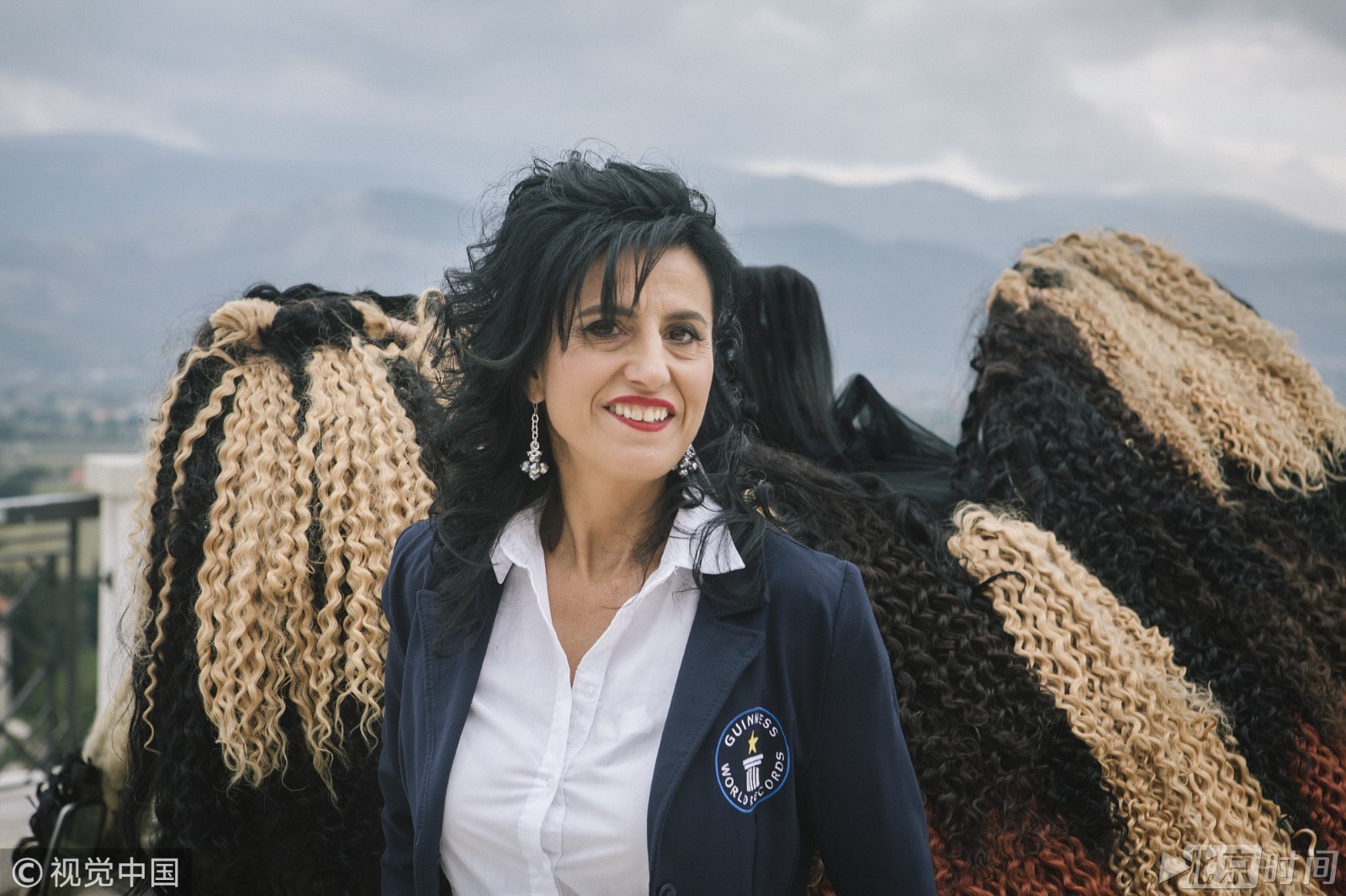 这波操作6了为爱车打造时尚发型耗100公斤头发获吉尼斯纪录