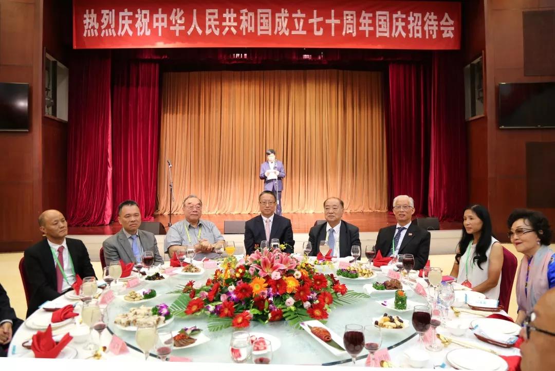 民革中央国庆招待会冯巩演了啥节目
