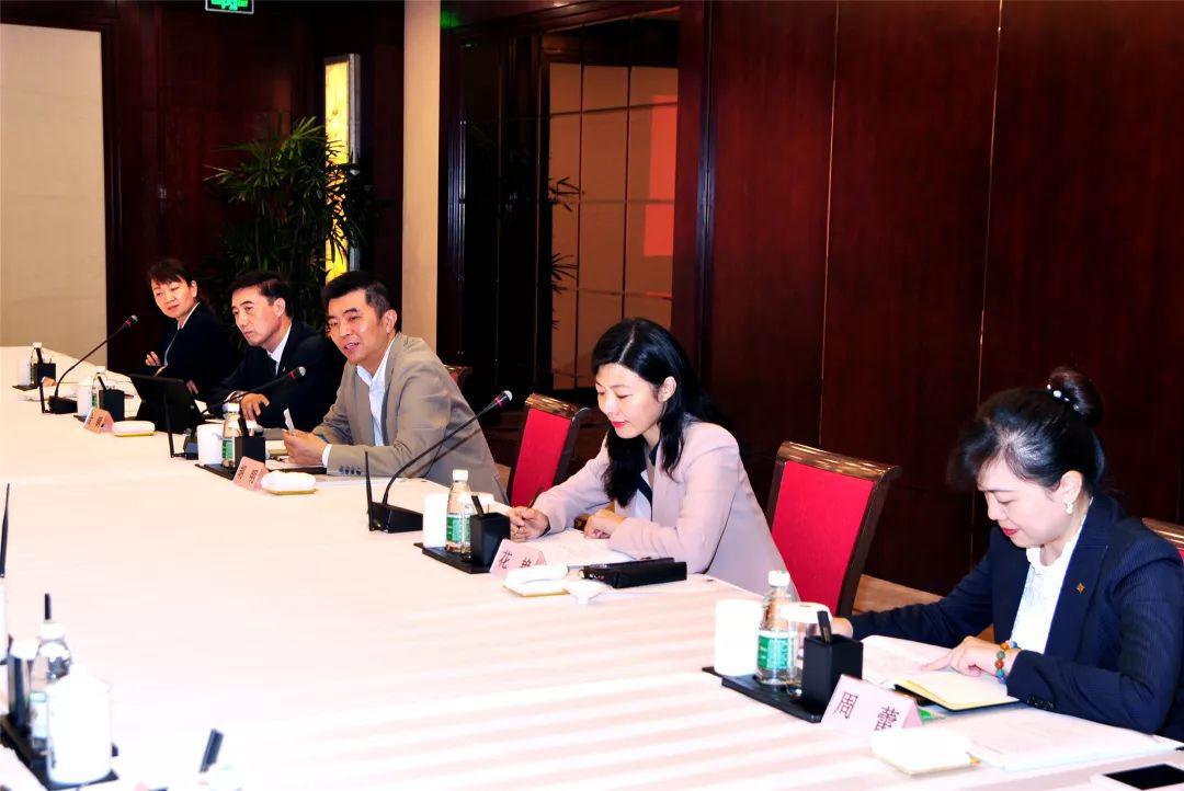 金陵饭店集团胡明总经理一行赴上海国信紫金山大酒店召开换牌工作专题