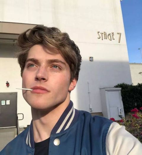 突然爆火的邻家雀斑男孩 froy gutierre