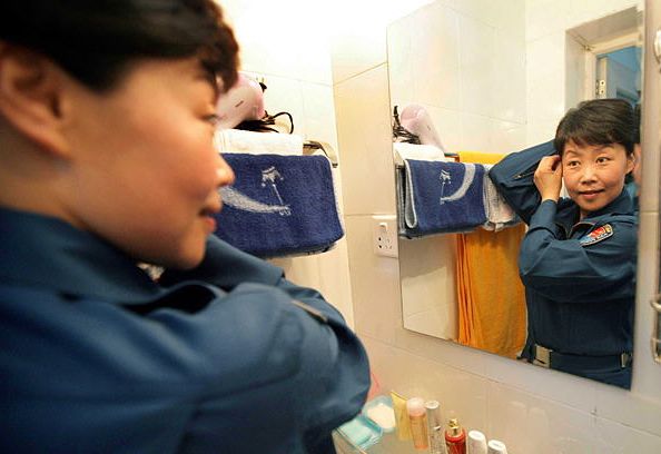 空军首位女师长晋升