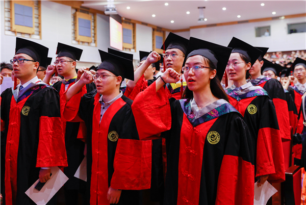 中国科大隆重举行2018届研究生毕业典礼暨学位着装授予仪式