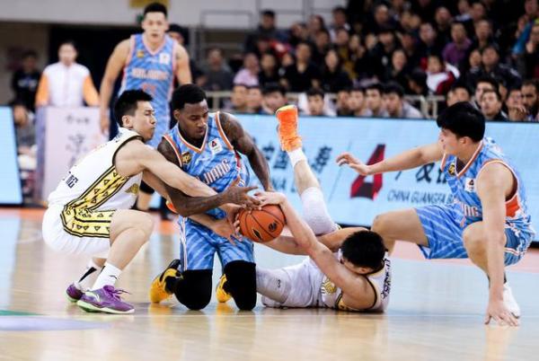 联播|萨拉赫蝉联BBC非洲最佳,曾诚伤退国足集