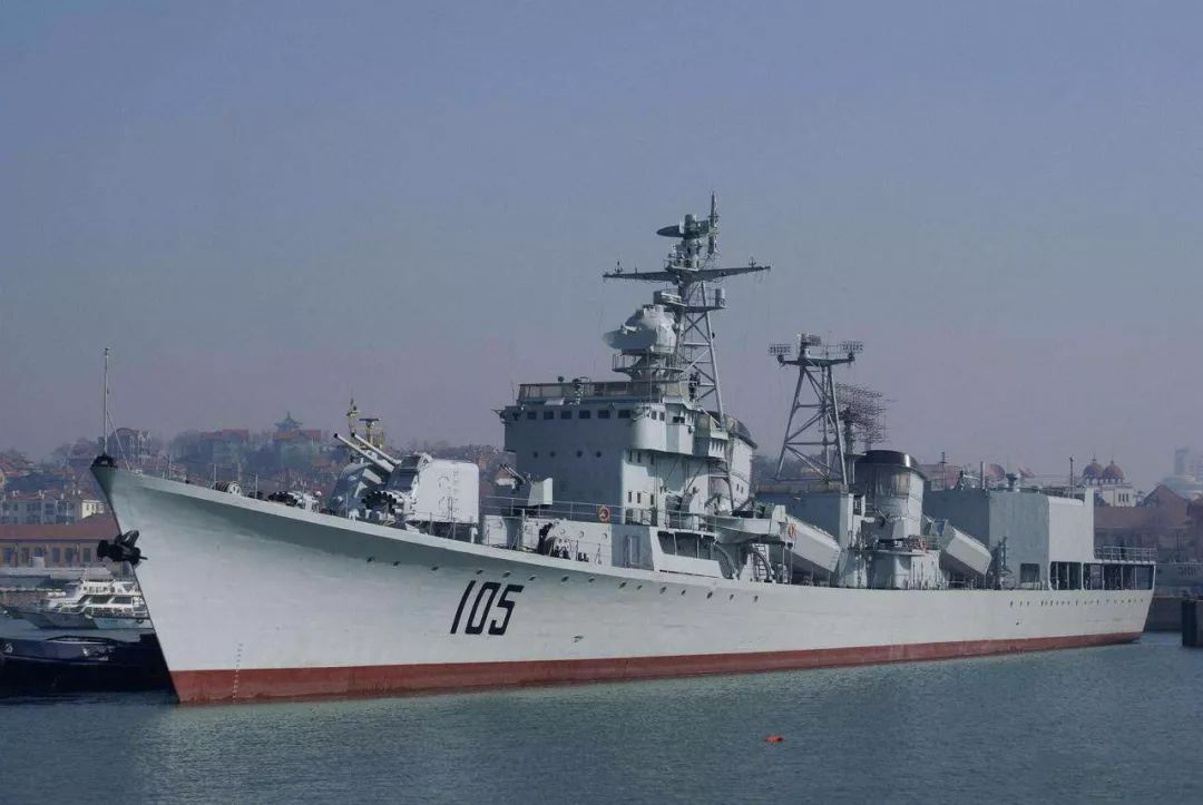 图为531号"鹰潭"舰,该舰是中国海军第一艘拥有防空导弹的作战舰艇