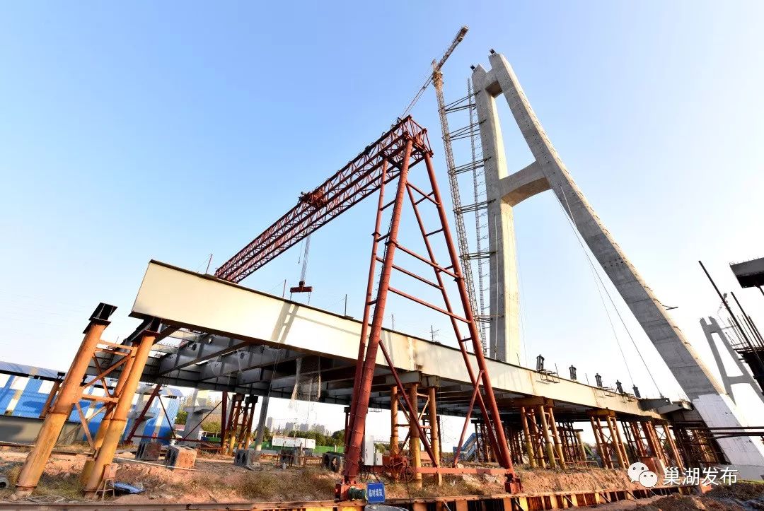 巢湖首条湖底隧道顺利贯通(组图)