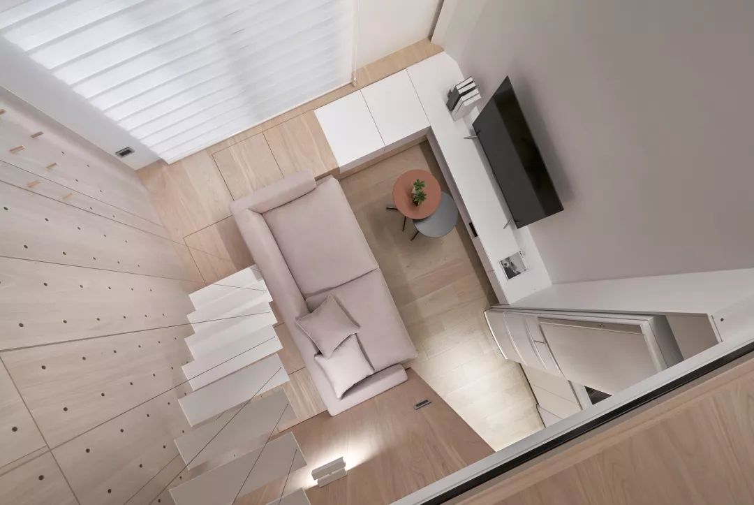 15平方米挑高迷你公寓竟放大不只一倍?楼上还有超强收纳设计