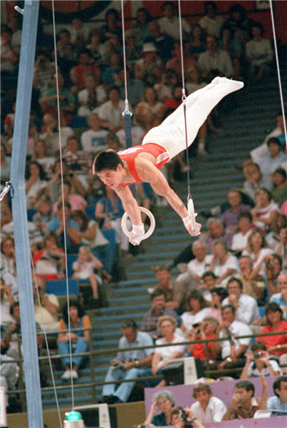 图说:李宁一人夺得第23届洛杉矶奥运会男子体操吊环,鞍马,自由体操三