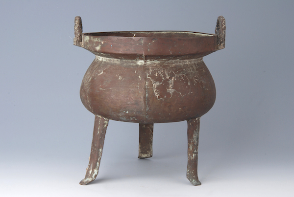 "二斗少半"铭越式铜鼎