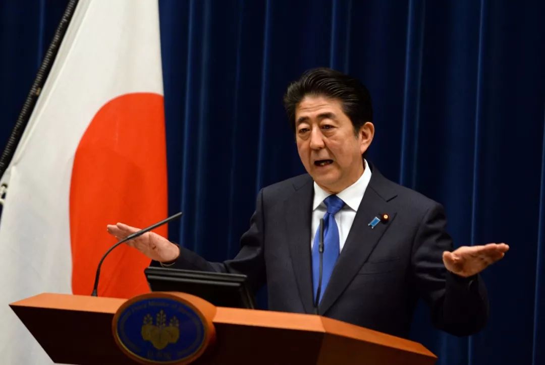 日本首相安倍晋三2016年6月1日宣布,把原定于2017年4月上调消费税税率的时间推迟至2019年10月。(新华社记者马平摄)