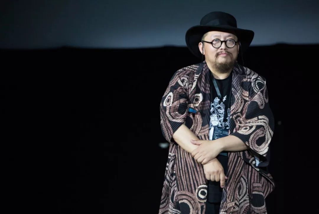 《邪不压正》:浪漫至极的姜文,拍了一部最"电影"的电影