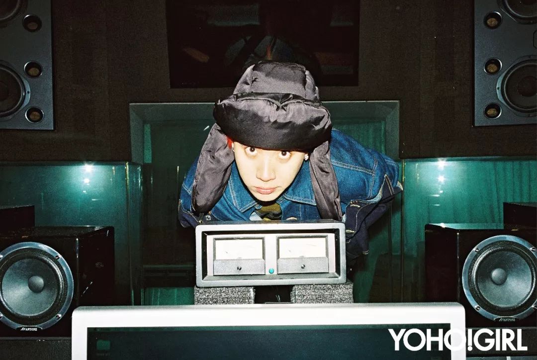 nafla | 打歌期很少戴帽子,得把红发亮出来.