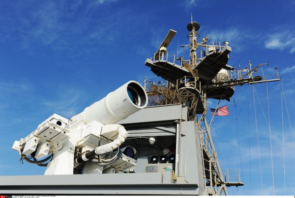 美媒称美驱逐舰装备新型激光炮 未来大功率激光武器或上航母