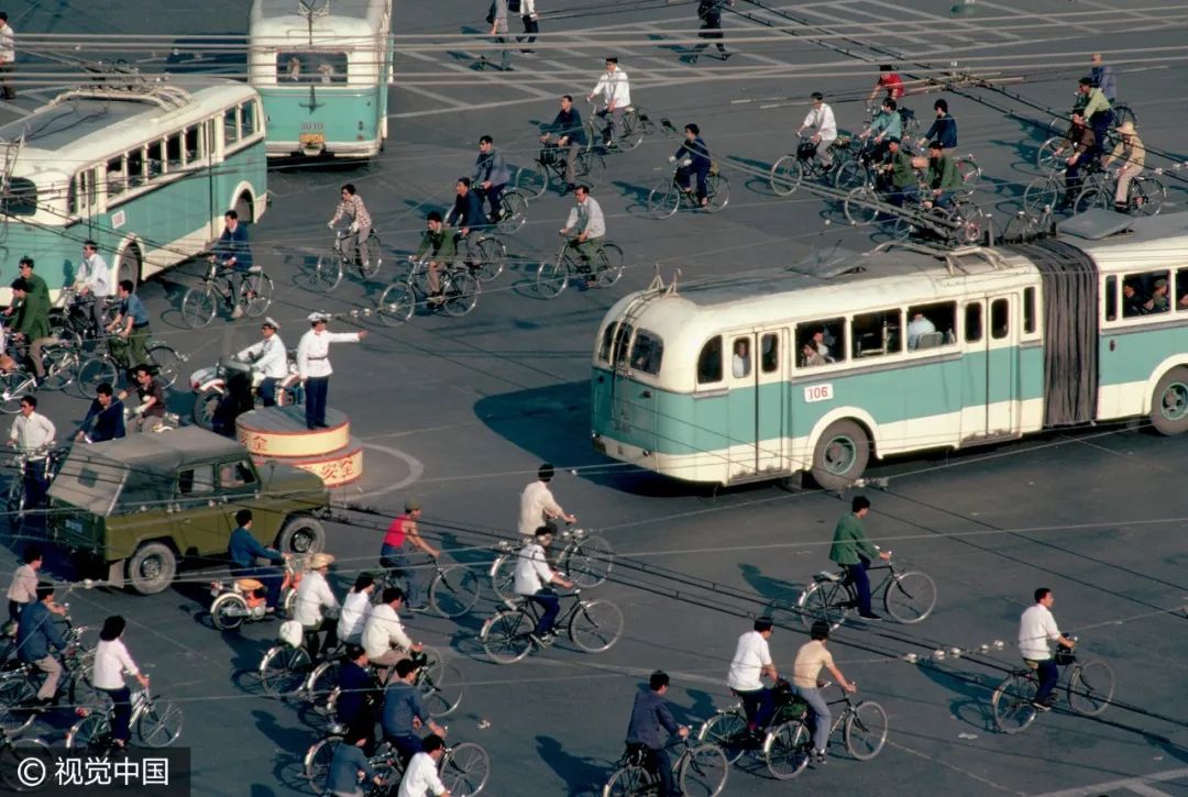 摄影 | 迪安·康格从昔日"自行车王国"家家户户视如珍宝的出行工具,到