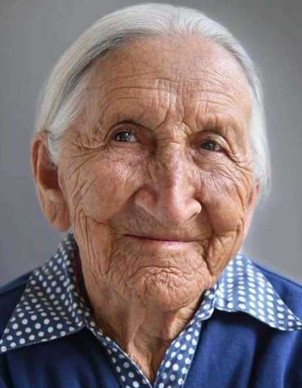 德国摄影师专拍百岁老人衰老也是一种美