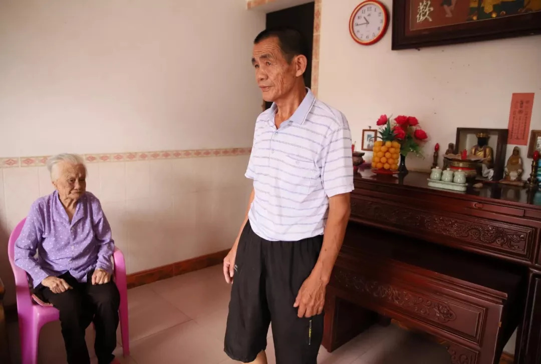 厦门七旬老伯赡养母亲58年来每天骑行4公里买新鲜肉熬汤