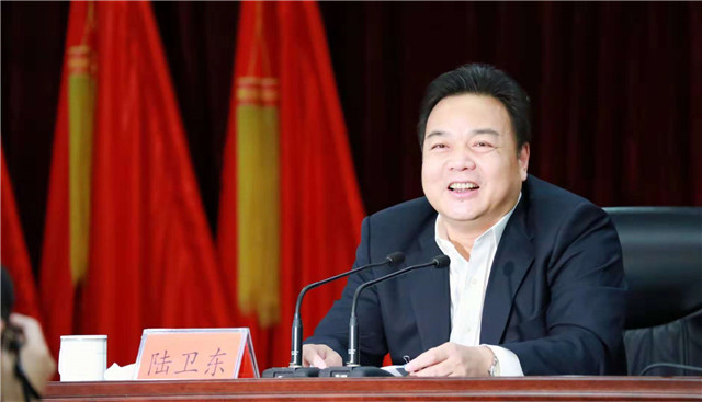奋力摘取造船业皇冠上的明珠