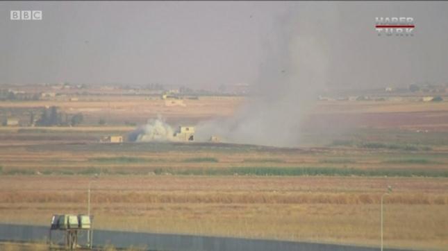 　　土耳其空袭后的浓烟滚滚。（图片截于BBC视频）