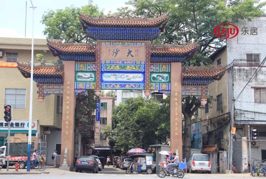 大沙村门口配有门诊医院,银行atm等设施.