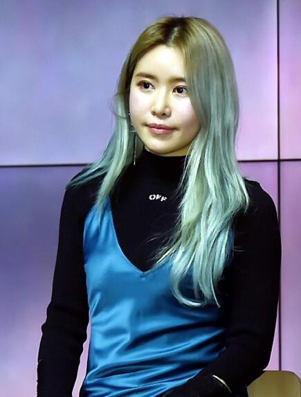 韩女歌手suran自曝曾患乳癌 一边乳房是切除状态