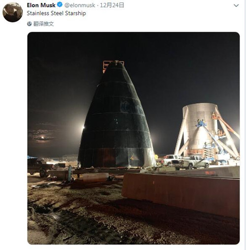马斯克展现Starship原型