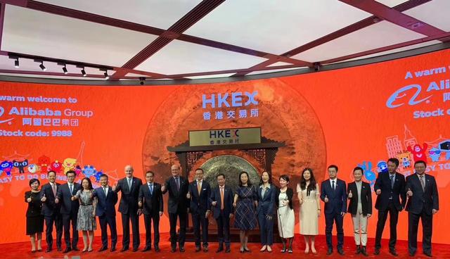 阿里巴巴港交所上市10位敲锣者身份揭晓张勇称回家了