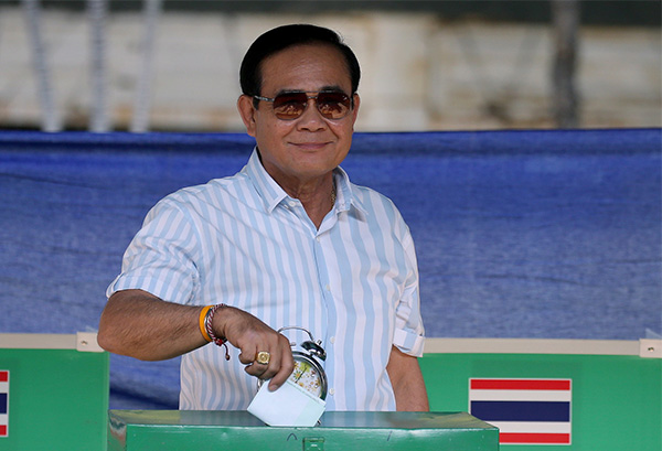 2019年3月24日，泰国曼谷，总理巴育现身投票。  东方IC 图