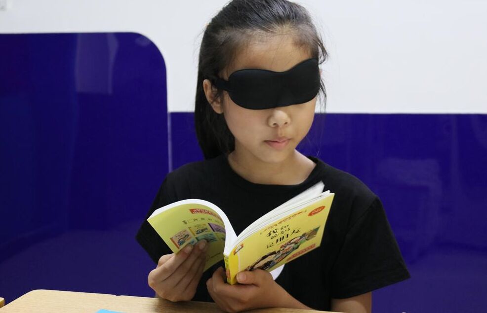 女神蒙上眼 学生被严师逼疯 新浪网