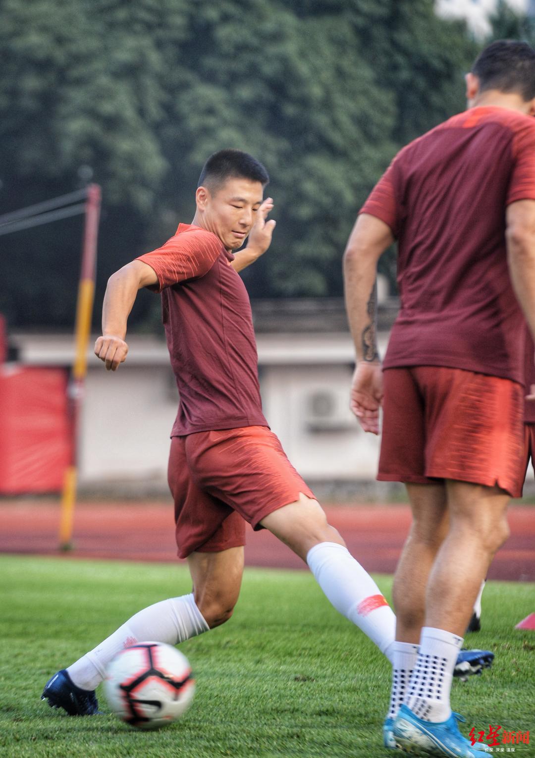 武磊归队全员到齐国足或派三前锋战关岛力争多捞净胜球