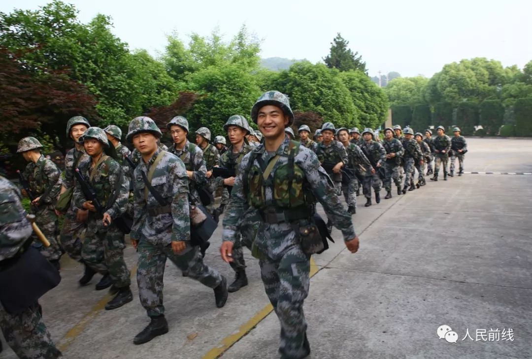 【热点】凌晨4点半,20公里战斗体能训练开练!