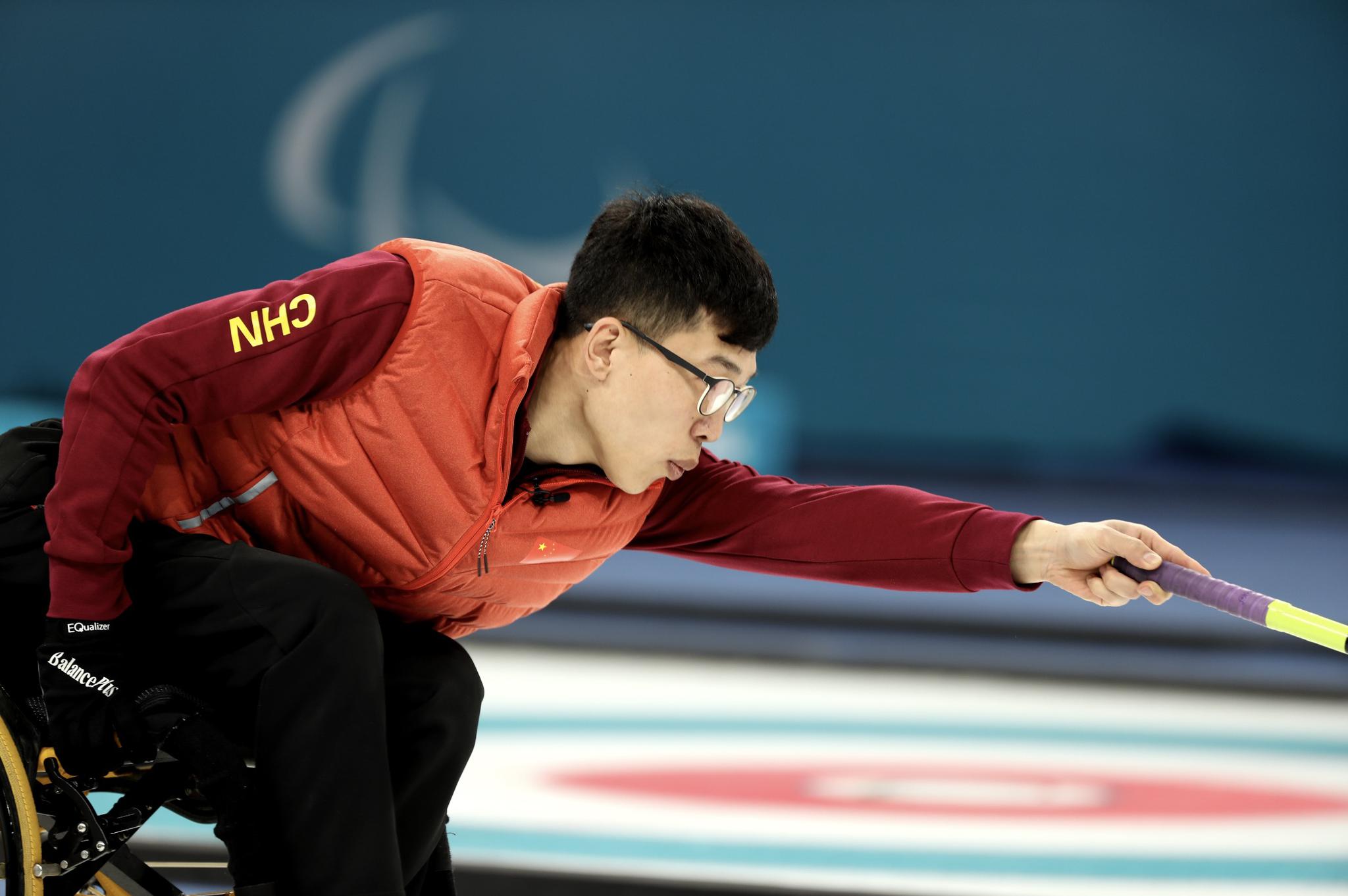 平昌冬残奥会中国轮椅冰壶队夺冠 北京市残疾人运动员表现惊艳