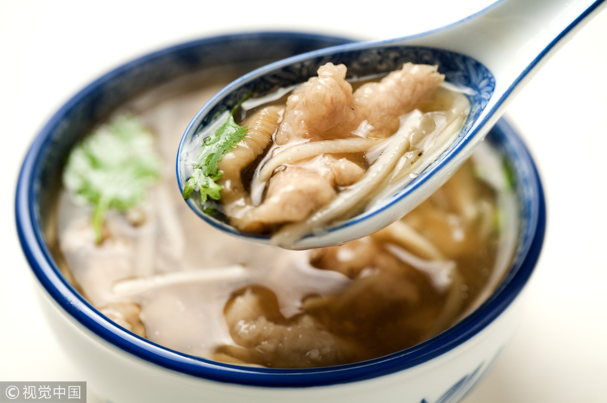 手脚冰冷气虚血虚冬天这些冷如何防治警惕三种体质两种病