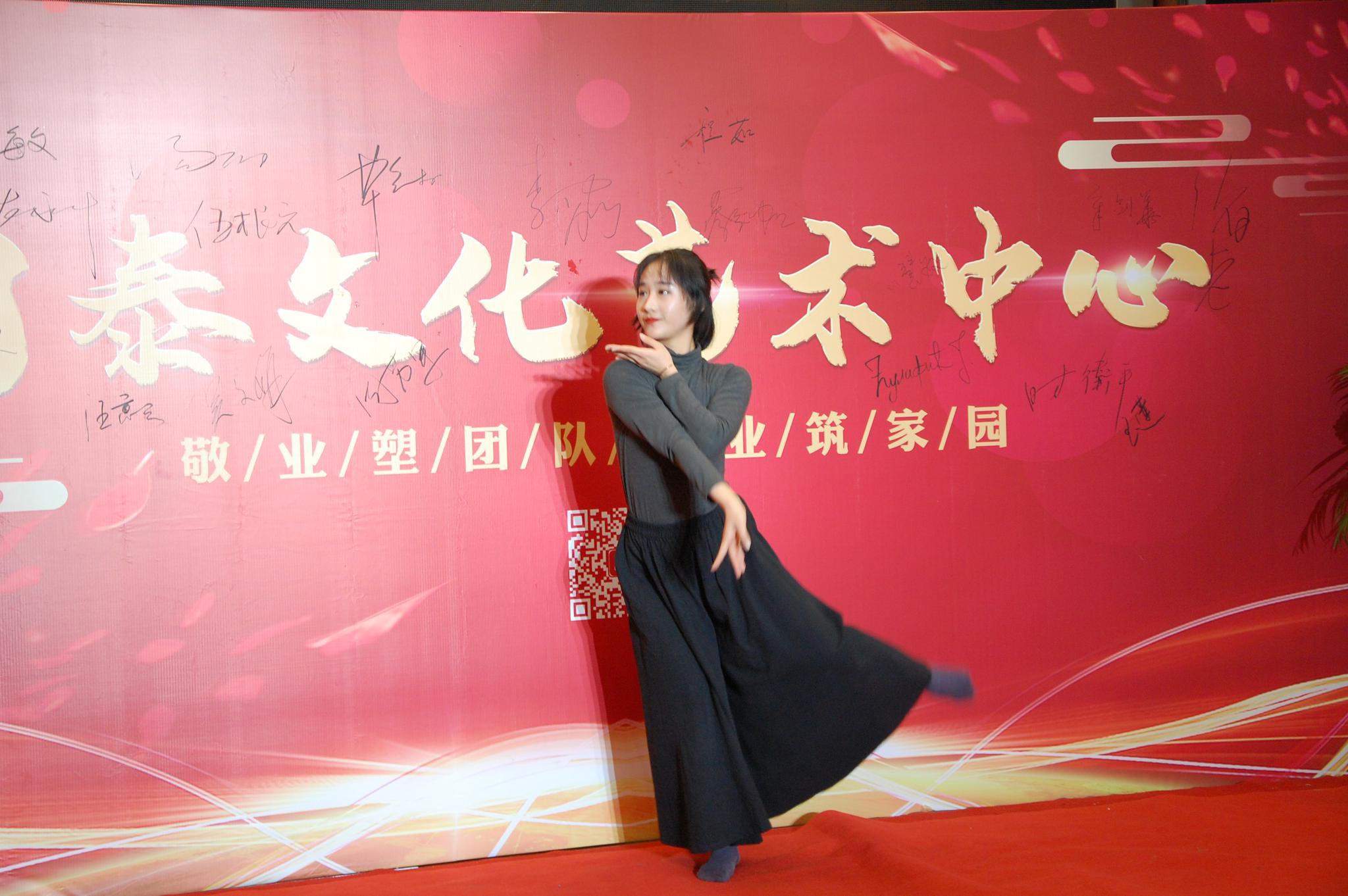 汇鸿集团同泰文化艺术中心揭牌