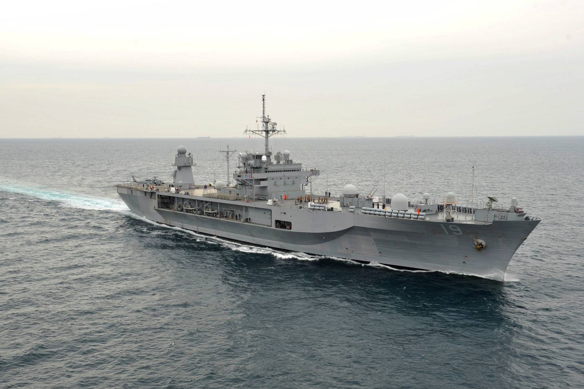 美国海军第七舰队旗舰"蓝岭"号访问韩国