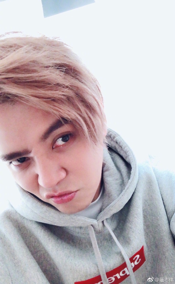 罗志祥变身奶茶小哥 花式自拍表情超丰富