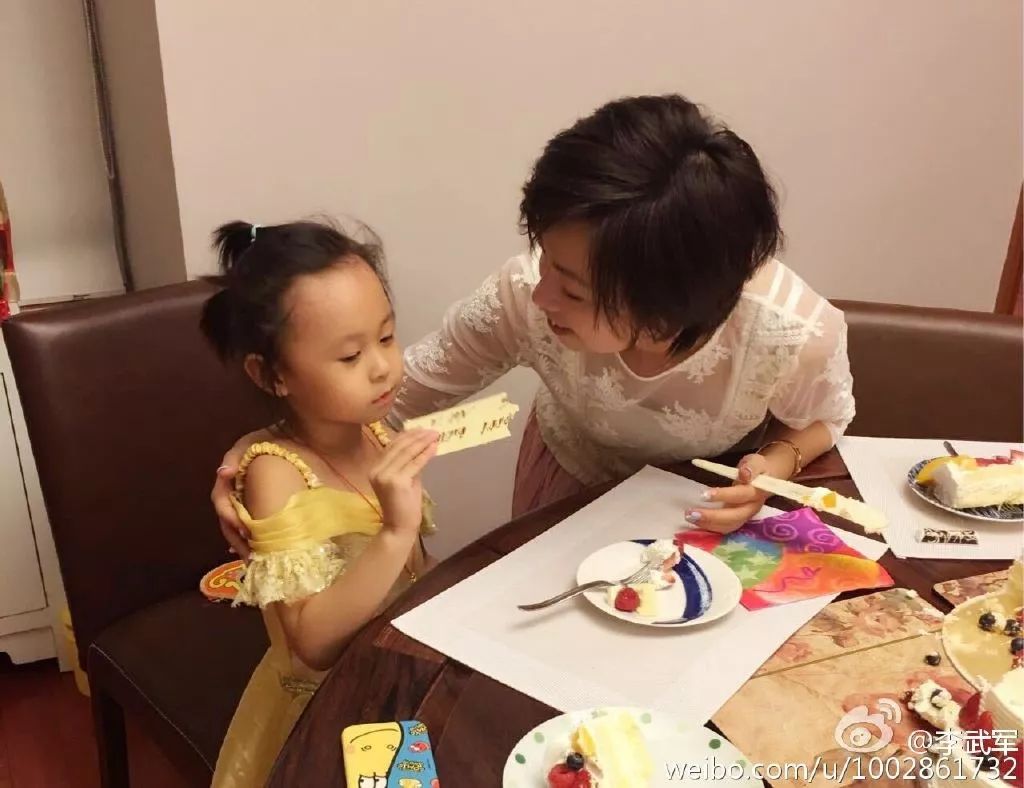 大魔王张怡宁成全职妈妈二胎生子秒获9万赞郭晶晶王楠当妈比得世界