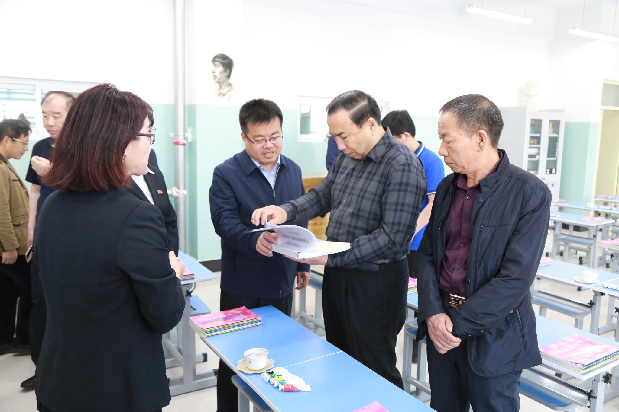 团场党委书记,政委张友海,党委副书记,场长张营波及党委班子成员