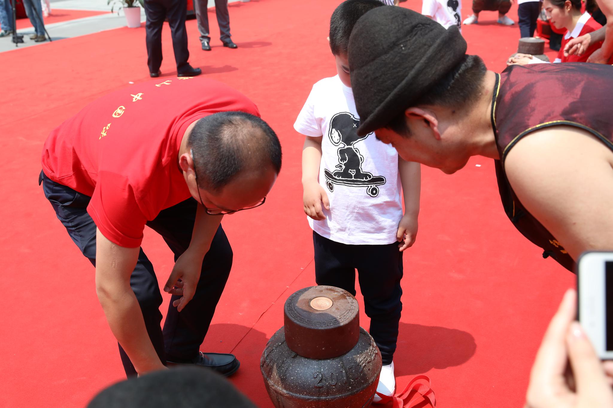 十里春风入酒觞 黄酒"封坛"冬酿季节完美收官