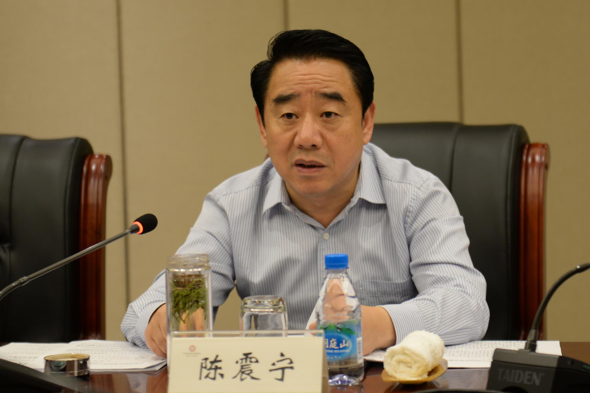 陈震宁在基层联系点苏州市吴江区开展调研