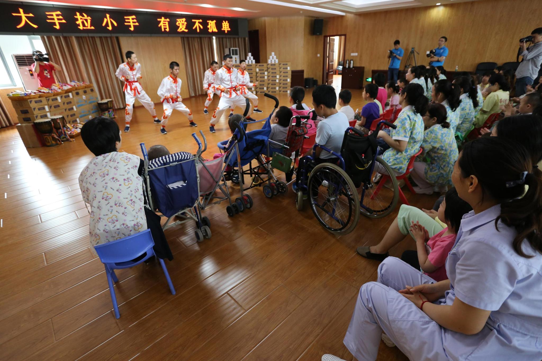 "六一"前夕,南京市慈善总会已接收到定向捐赠款物146.