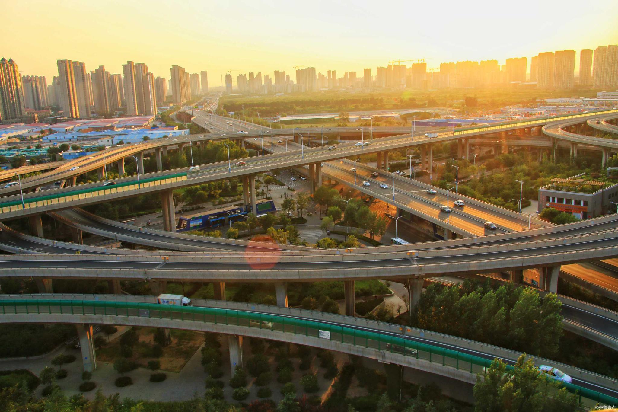 有人说济南城建像县城?那是他们没见过匡山立交桥!