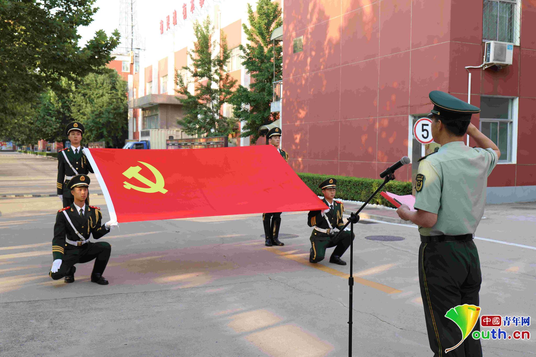 重温入党誓词,献身强军事业——北京总队执勤第十三支队举行"七一"升
