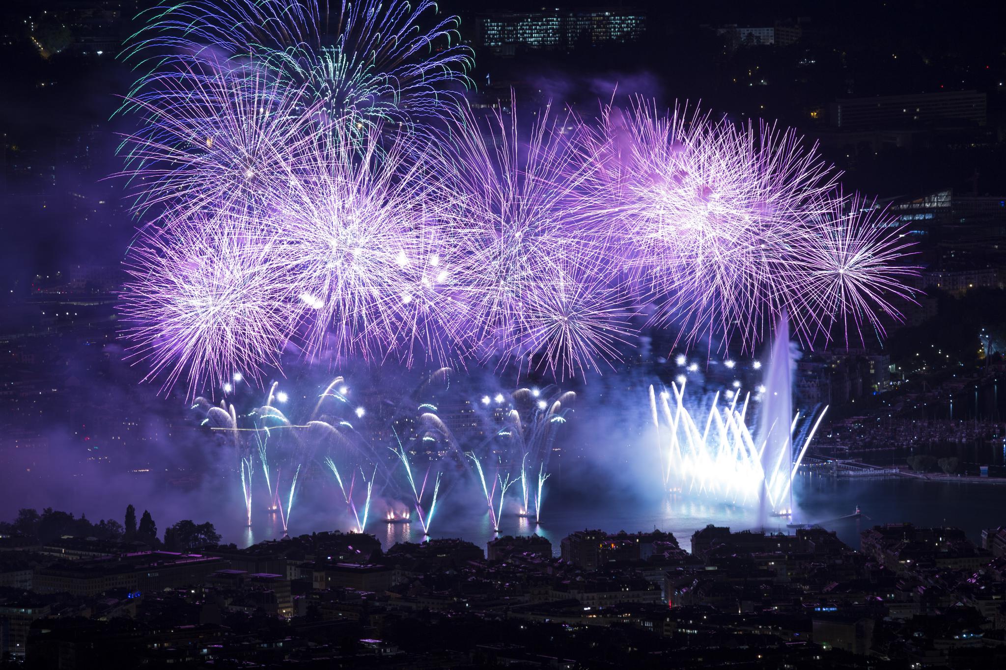 瑞士日内瓦:湖上烟花绚烂