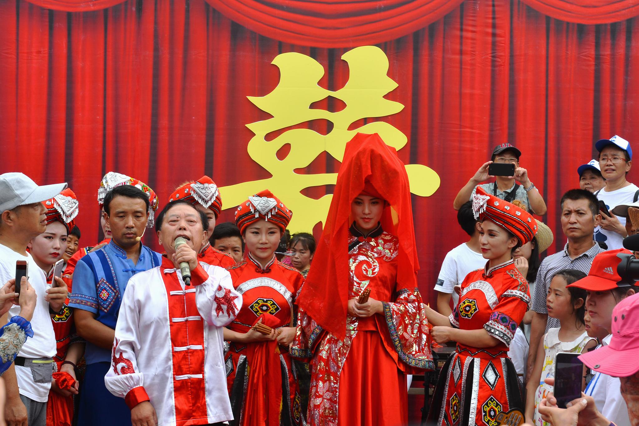 湖北恩施:又到土家女儿会