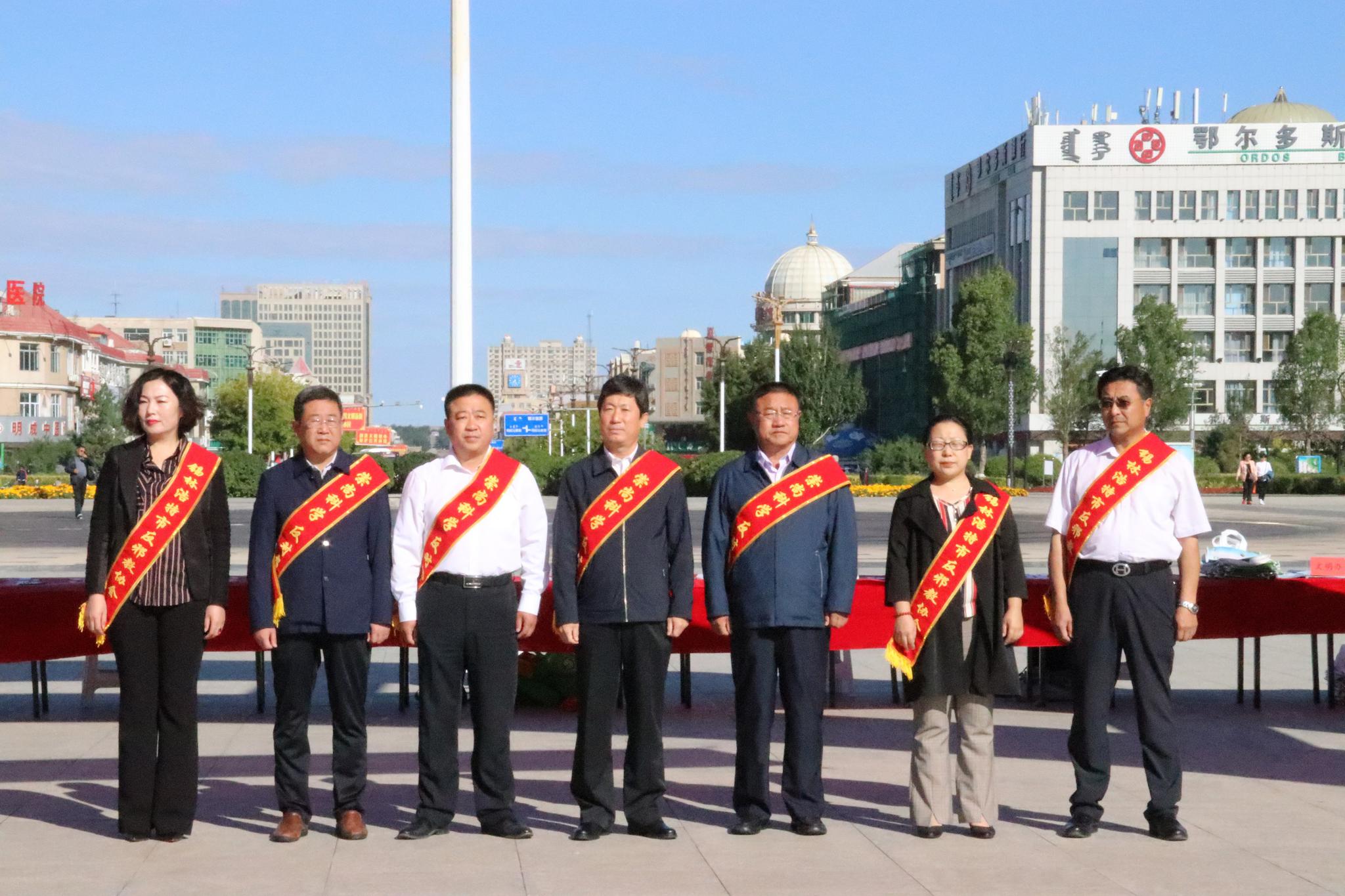 锡林浩特市委常委,秘书长王占奇为活动致辞,号召广大干部群众共同加入