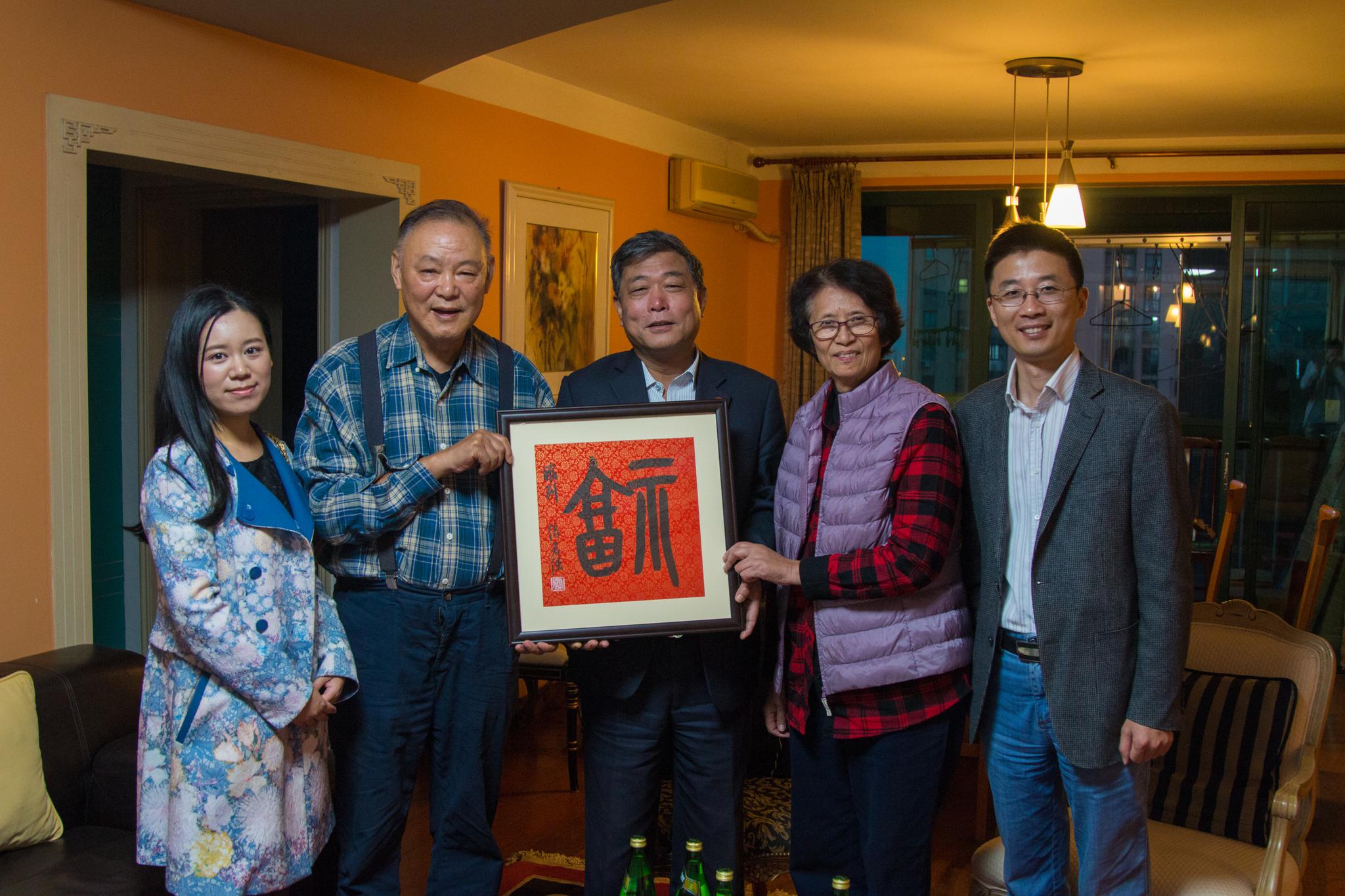 夫妻"1938届校友费鹤年,1940届校友徐曼倩伉俪,以及1969届校友卢永亮