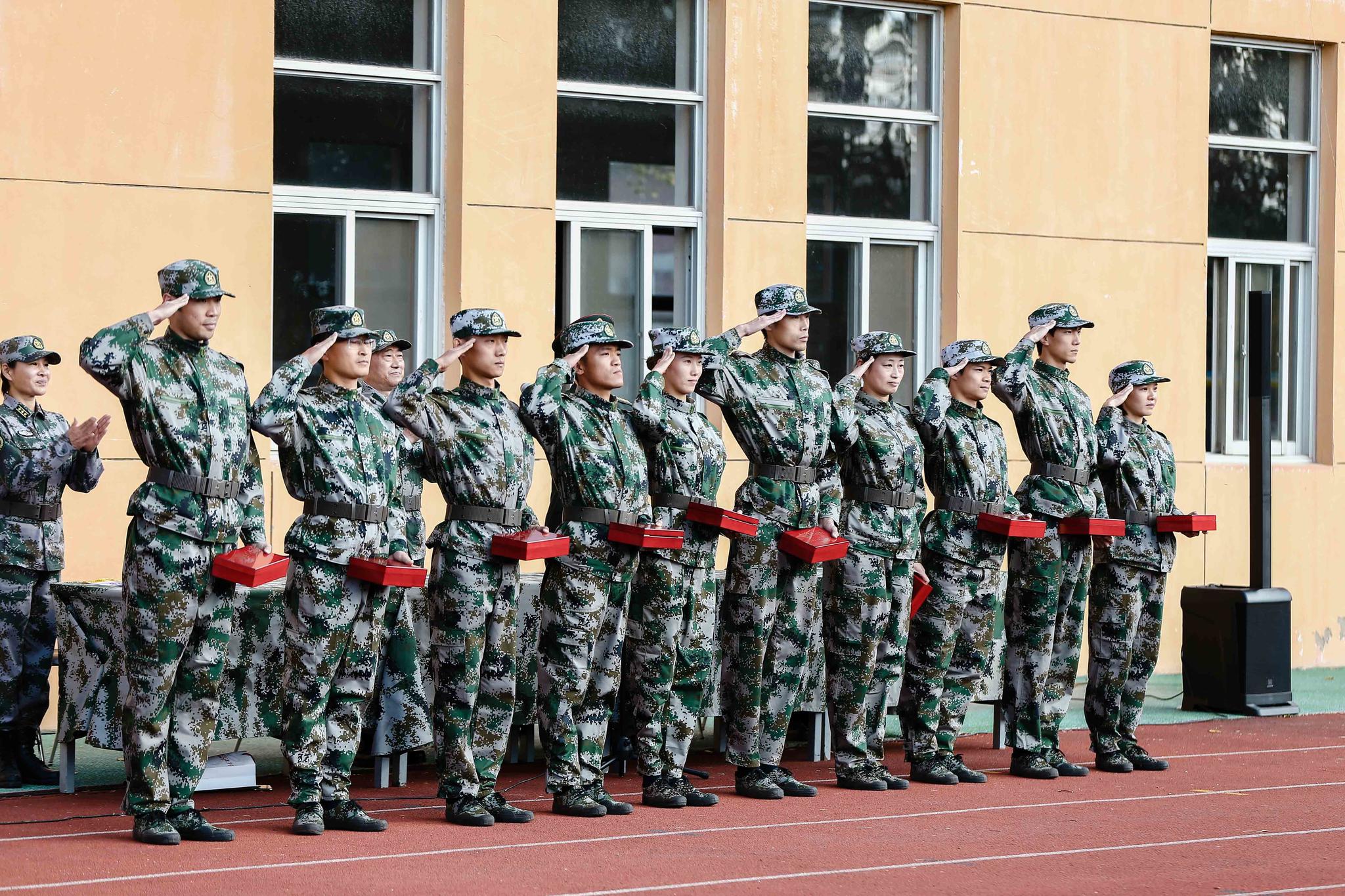 奠定思想基础增强队伍凝聚力 田径队军训收获颇丰