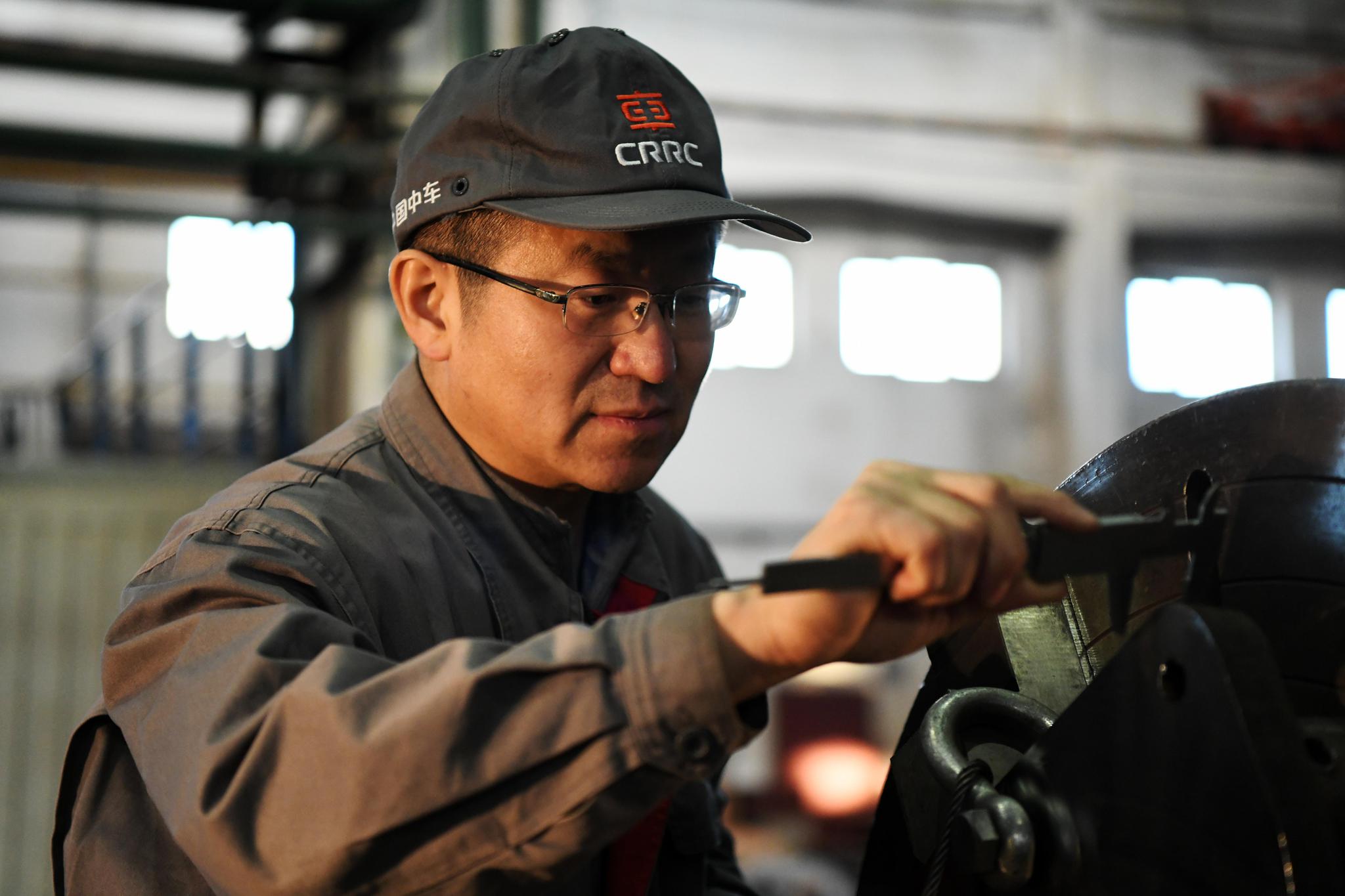 工匠朱文韬:车出的钢屑能点燃