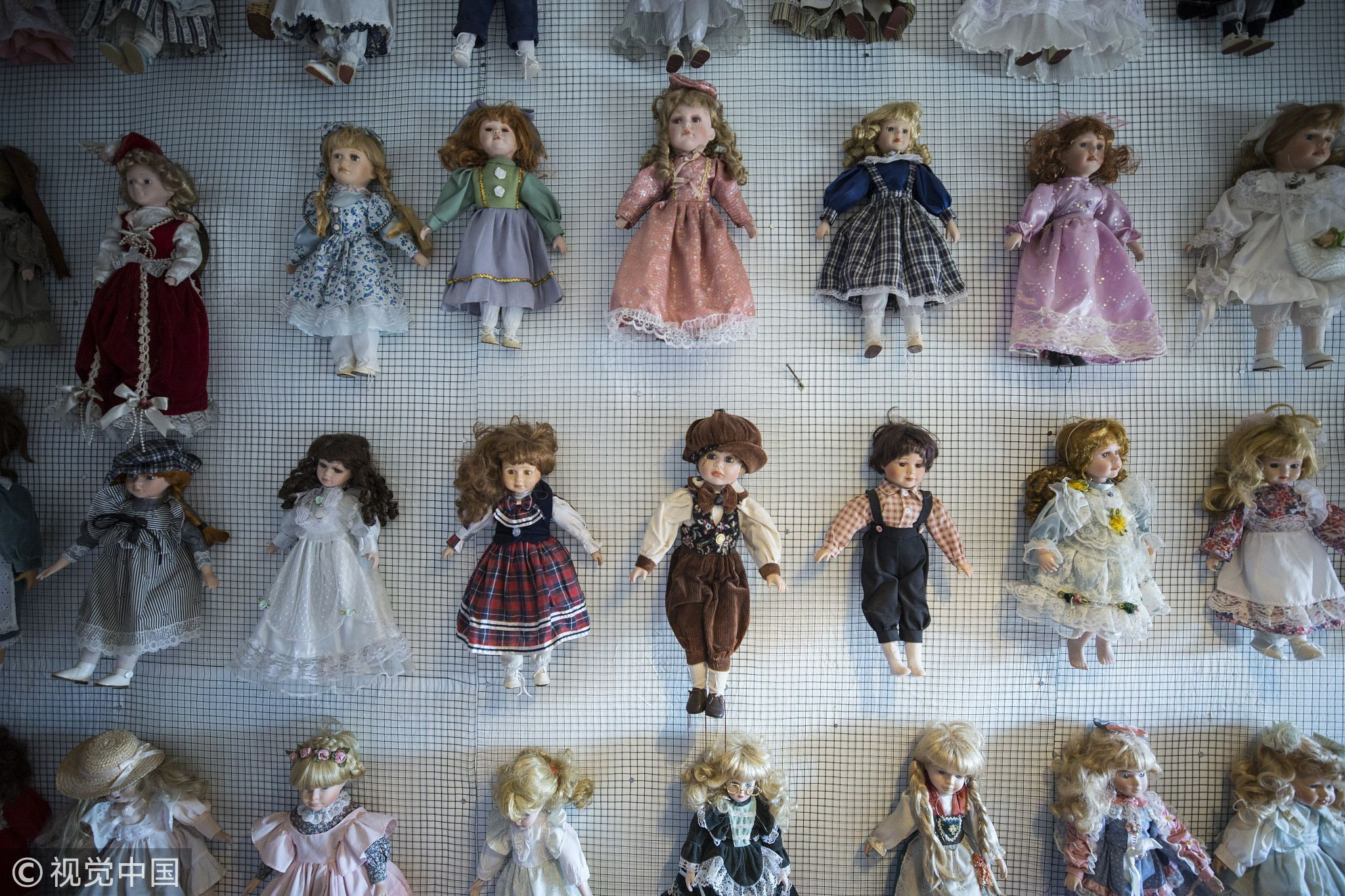 父亲20年为爱女收集5千只娃娃 摆满整个咖啡店|土耳其|咖啡店|洋娃娃