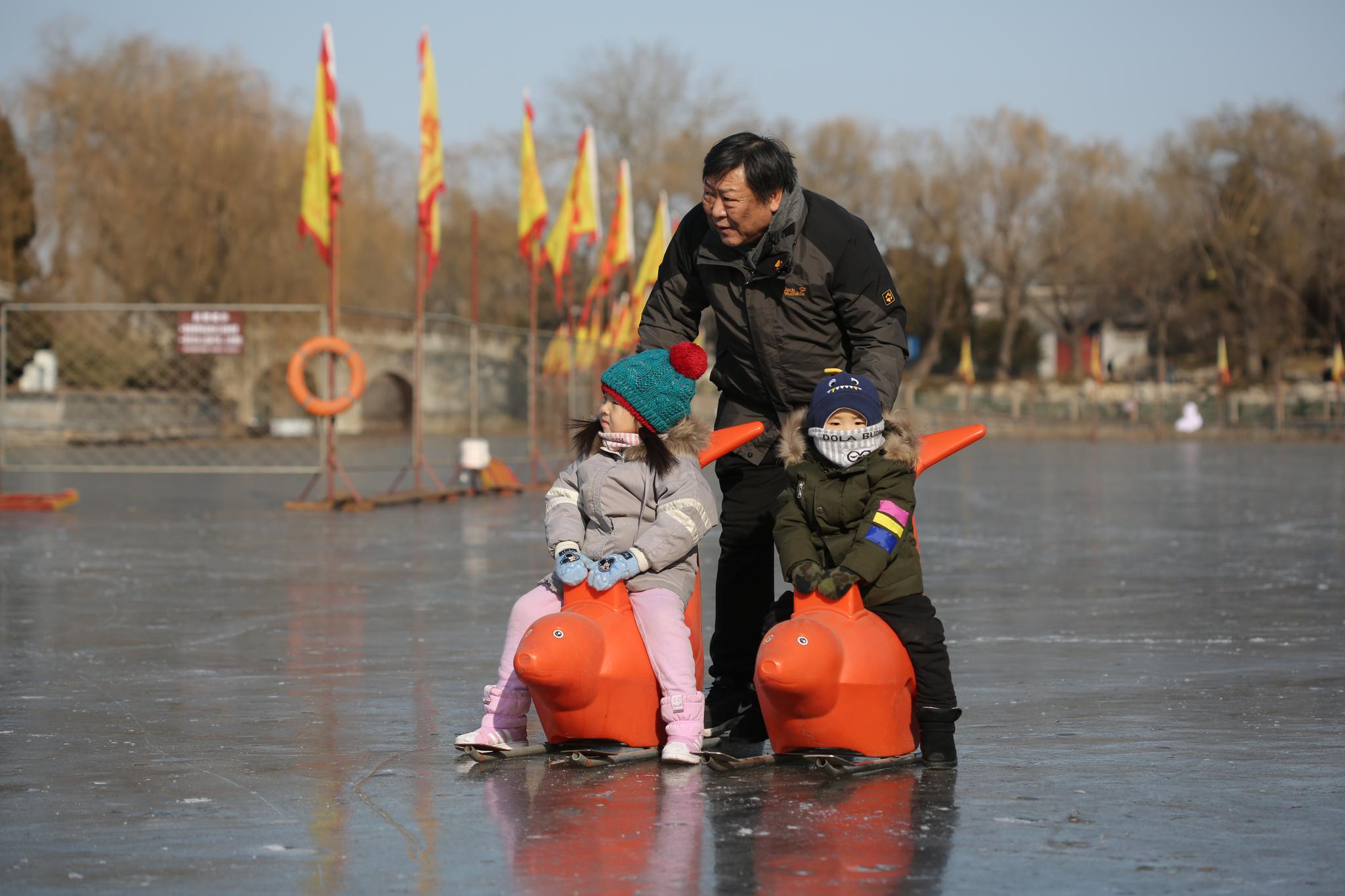滑冰去!北京六大冰雪场开放,今年冬天这么玩儿